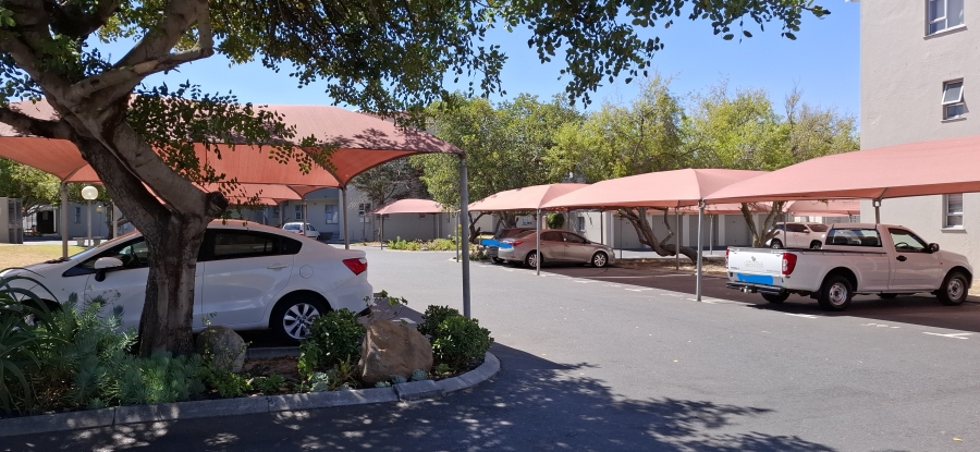 To Let 1 Bedroom Property for Rent in Oakglen Western Cape